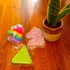 Three brand new Pop it’s fidget